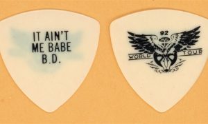 Bob Dylan 1992 “It Ain’t Me Babe” white guitar pick – world tour
